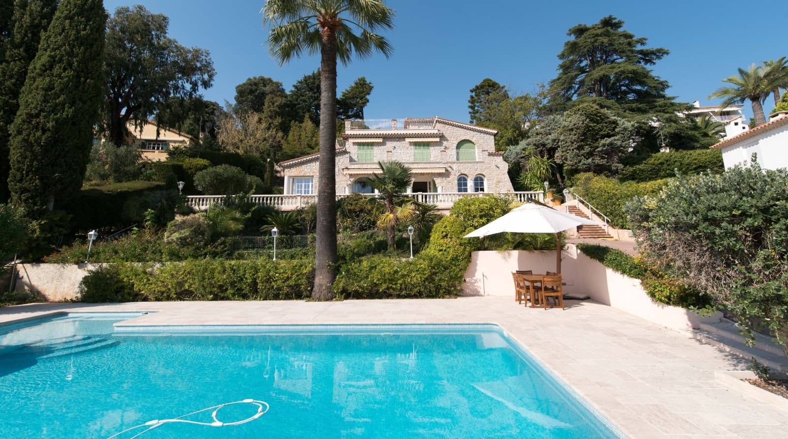 Cannes | Fantastisk villa, solrikt og nær sjøen. panoramautsikt