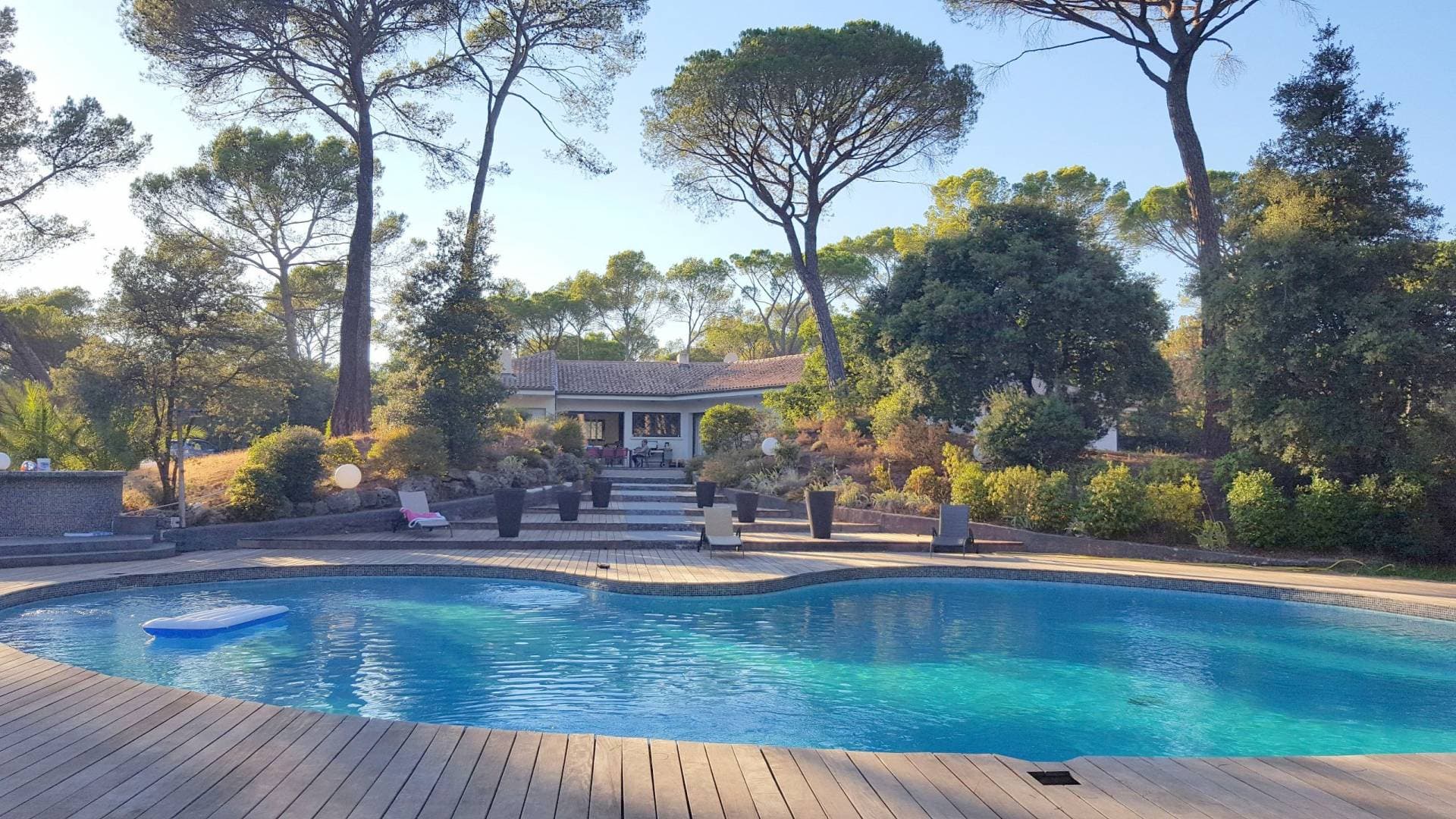 La Motte | Arkitekttegnet moderne villa med fem soverom