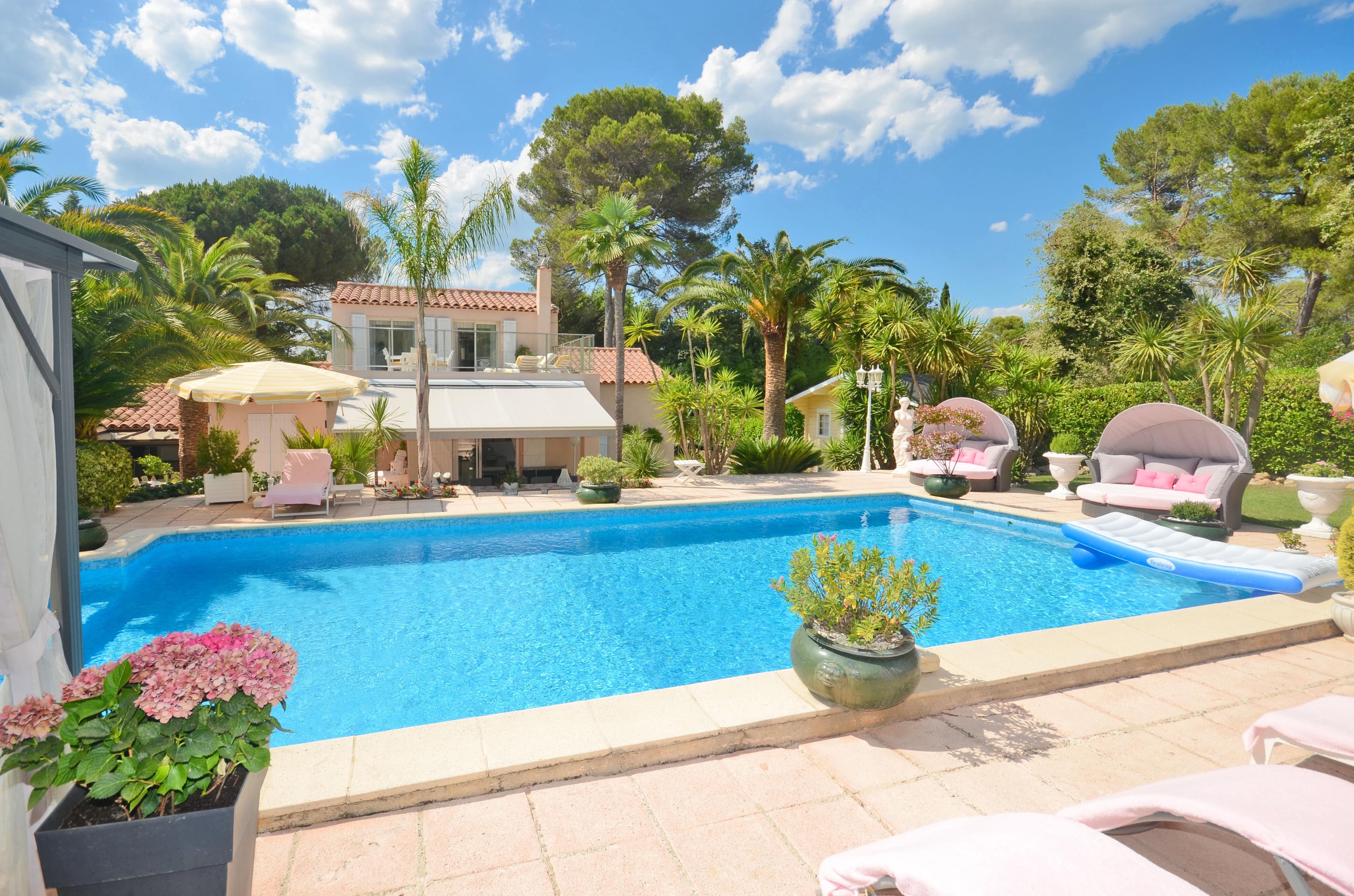 Mouans-Sartoux | Provencalsk villa med seks soverom og vaktmesterbolig