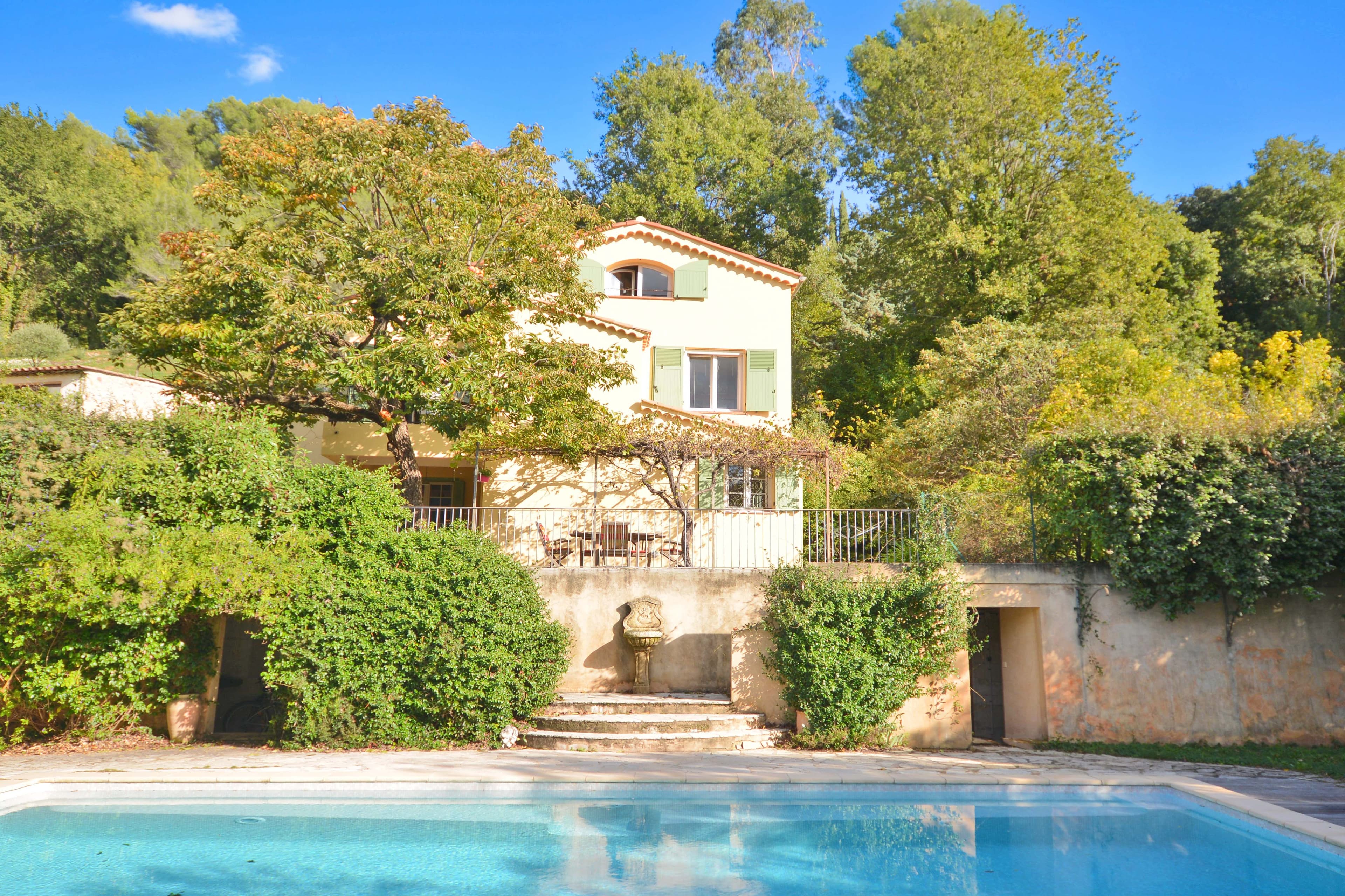 St. Paul de Vence | Provencalsk villa med fem soverom og svømmebasseng