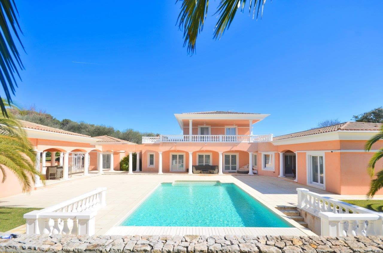 Mouans-Sartoux | Praktfull provencalsk villa med seks soverom
