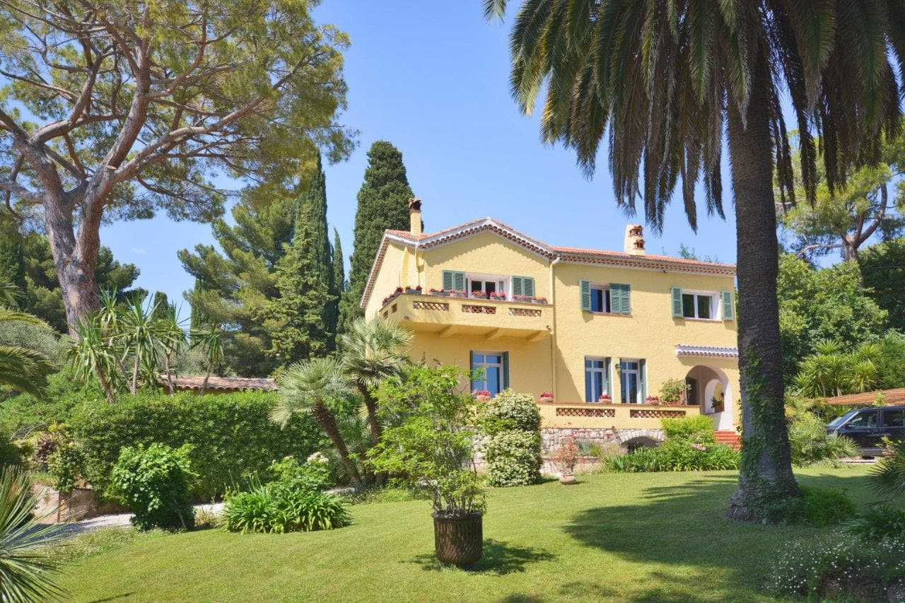 Cagnes sur Mer | Villa med fem soverom og gangavstand til alle fasiliteter