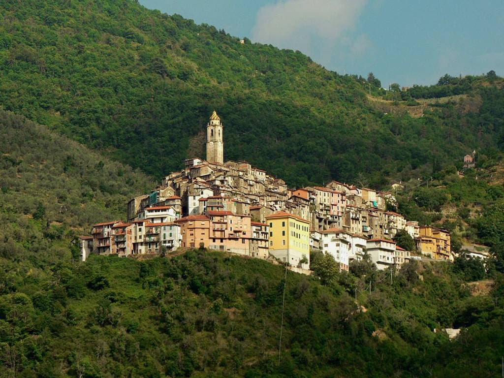 Castelvittorio italianissimo byhus 25 min fra middelhavet