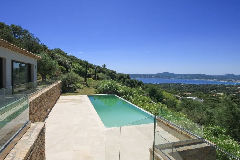 Grimaud | Moderne og innholdsrik villa med utsikt over St. Tropez-bukten