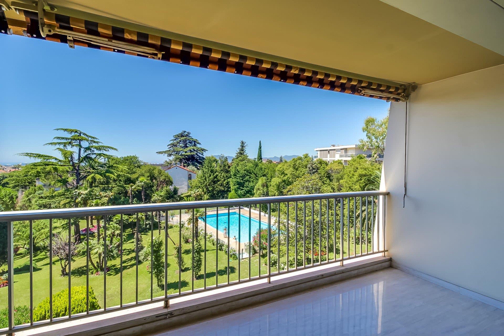 Cannes | Totalrenovert leilighet med tre soverom og fin utsikt
