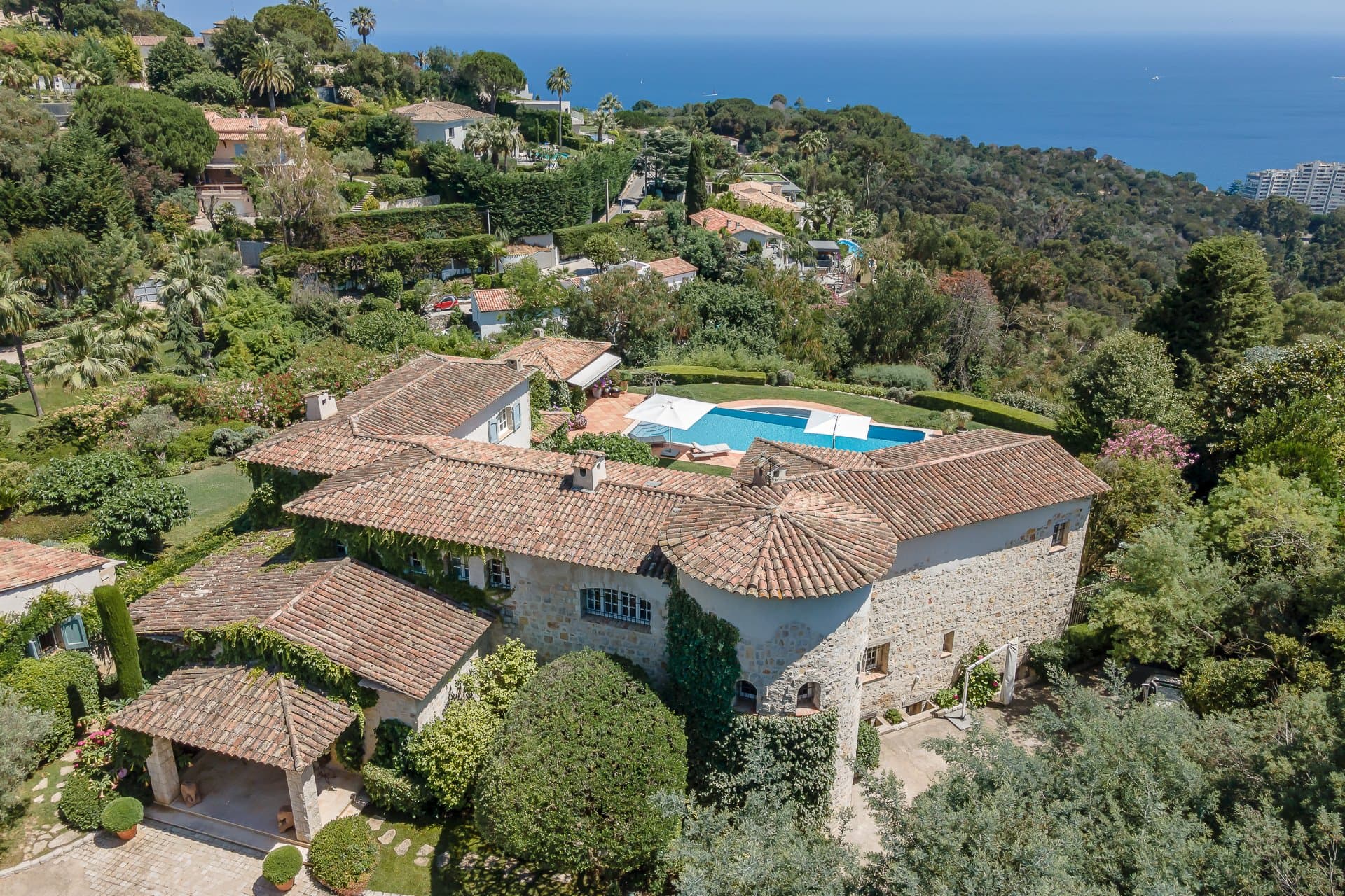 Cannes | Fantastisk villa med åtte soverom og sjøutsikt i eksklusivt boligstrøk