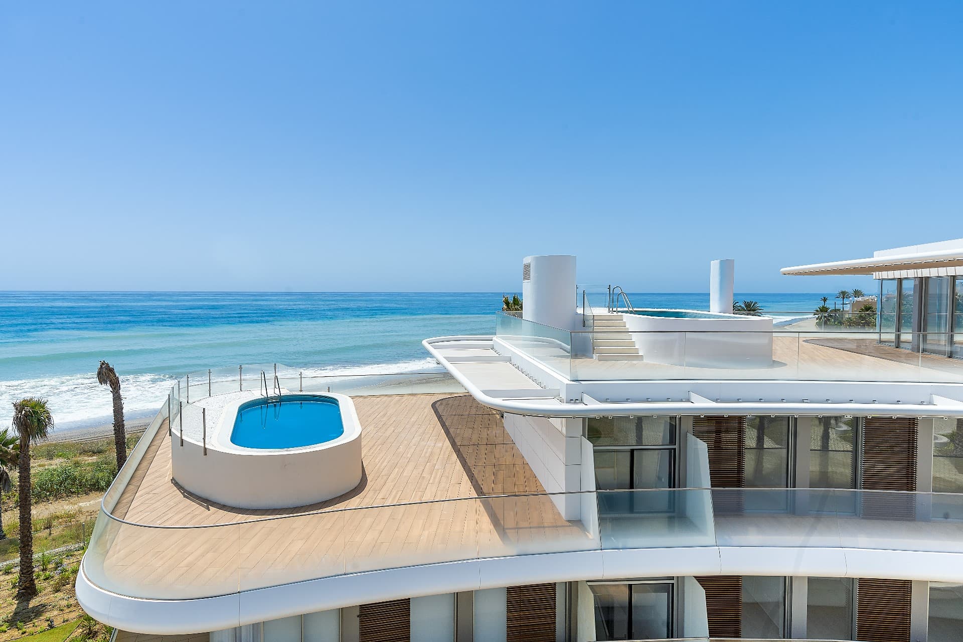 Costa del Sol | Estepona | Meget eksklusivt boligkompleks med leilighet og villa ved stranden