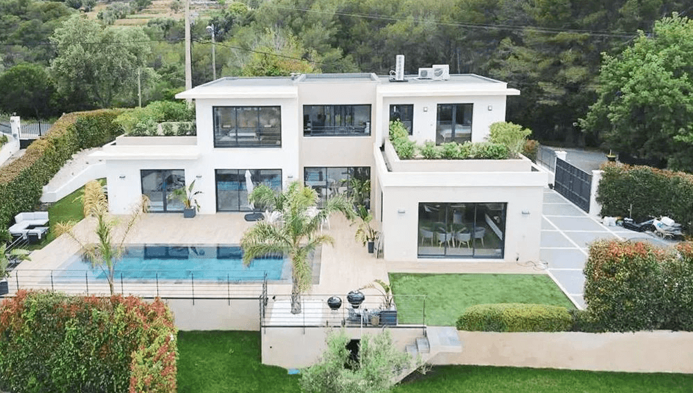 Vallauris | Nær Cannes | Flott nyere villa med havutsikt og svømmebasseng