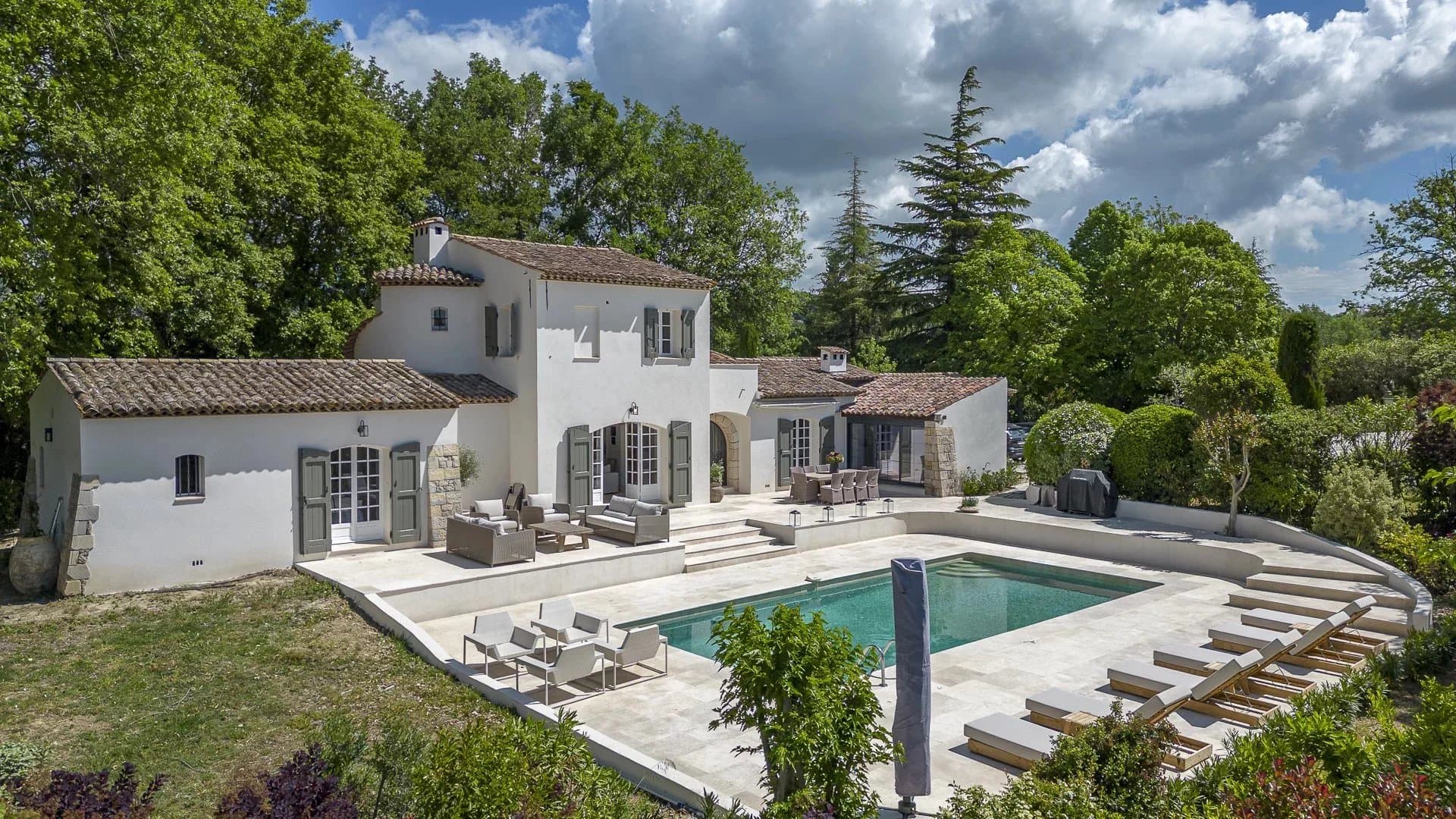 Chateauneuf-Grasse | Totalrenovert villa med gjestestudio og svømmebasseng