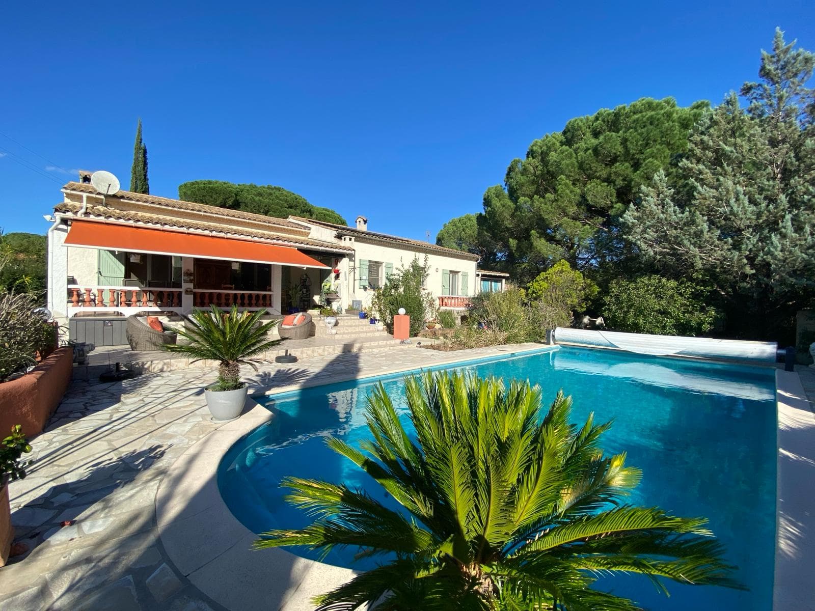 Vidauban, Provence | Villa  med unik beliggenhet i rolige omgivelser og samtidig kort spasertur til byen. svømmebasseng