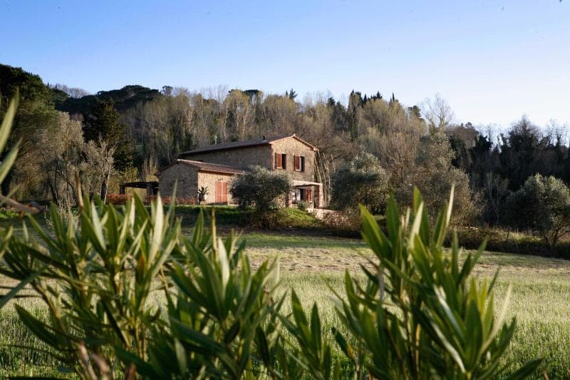 Casale med basseng i Montescudaio