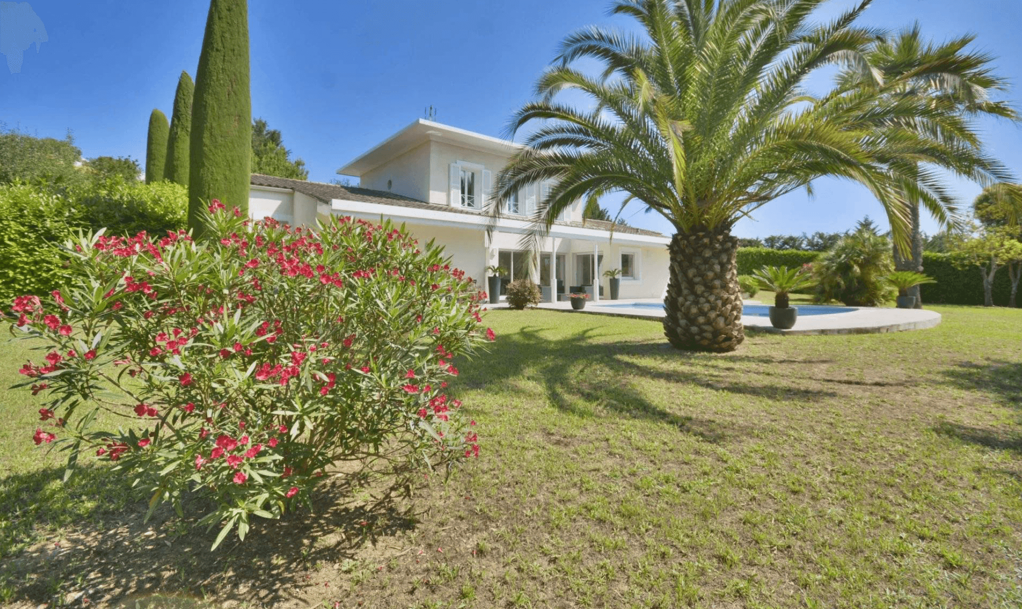 Valbonne | 800 m. fra Valbonne village. pen villa i nyprovençalsk stil med 4 soverom, svømmebasseng og studioleilighet