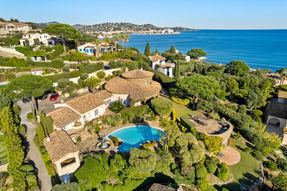 Sainte maxime | Cote d'azur | Provencalsk villa m vaktmesterbolig og gjesteleilighet | Sjøutsikt | Tilgang privat strand