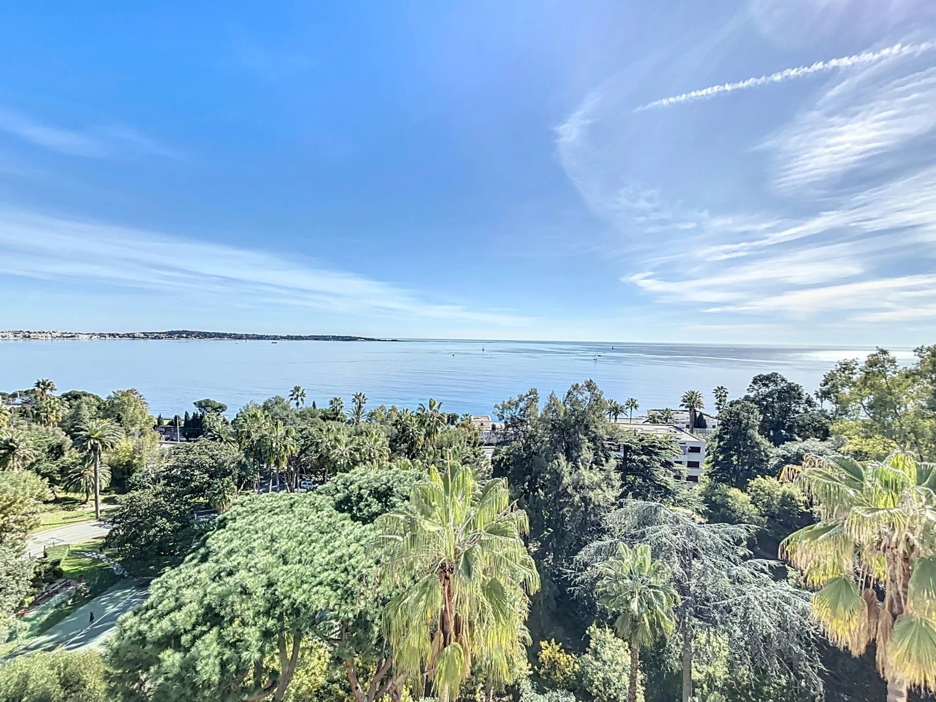 Golfe Juan/ Vallauris | Leilighet med 3 soverom, terrasse,panoramautsikt, tennis og svømmebasseng