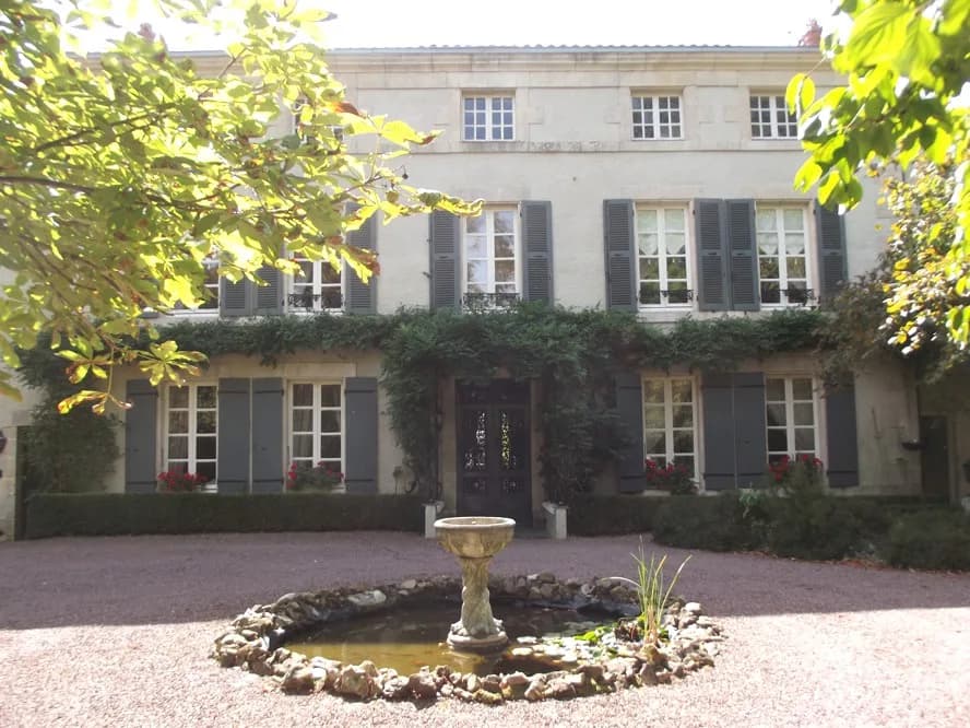 FACADE.jpg