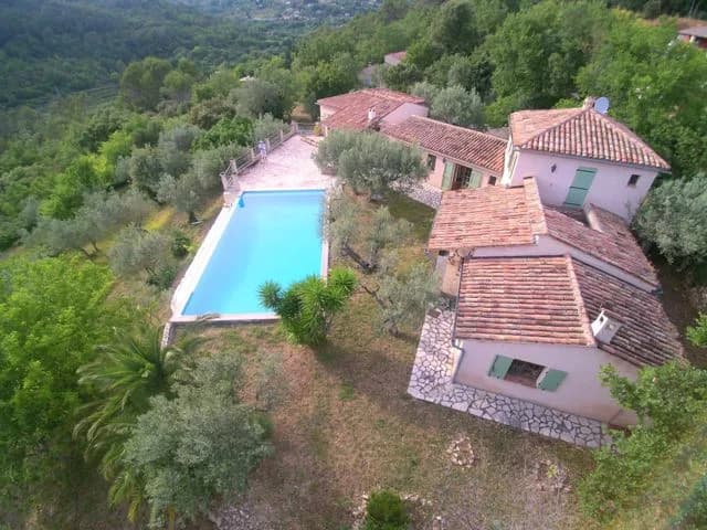 Piscine - maison b.jpg