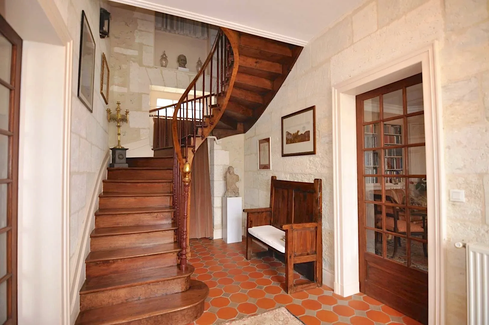 4 Entryhall stairs.jpg