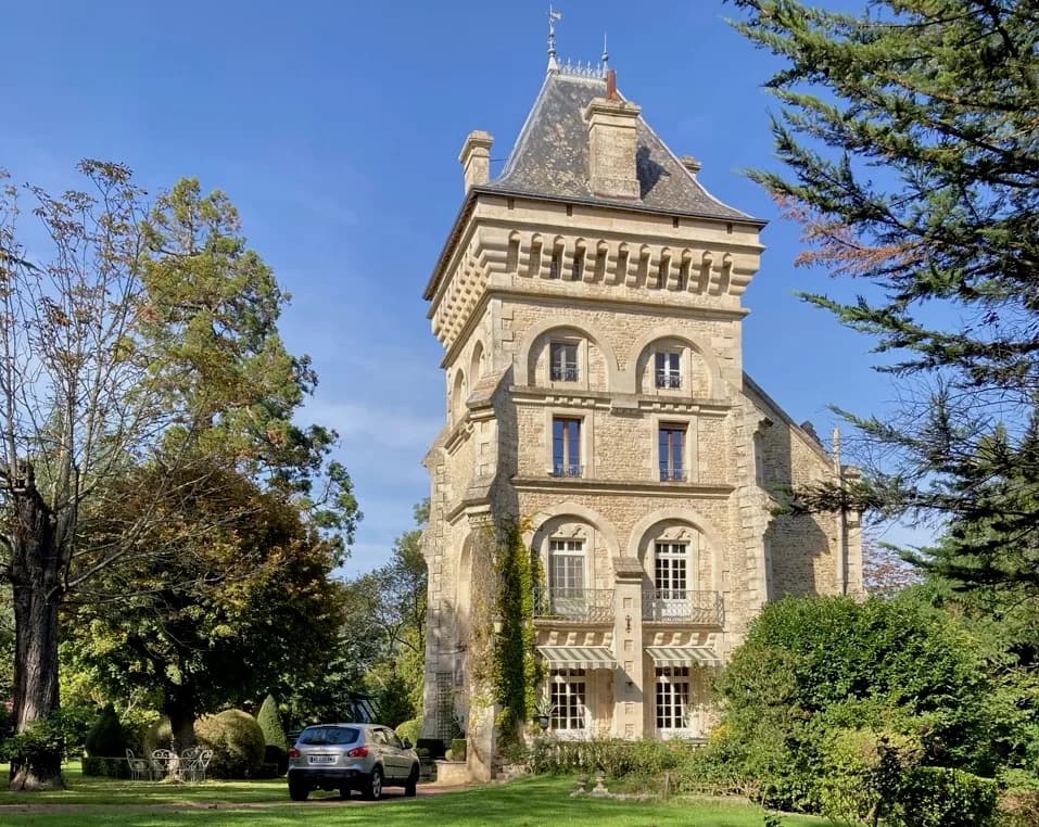 Chateau 1 crop.jpg
