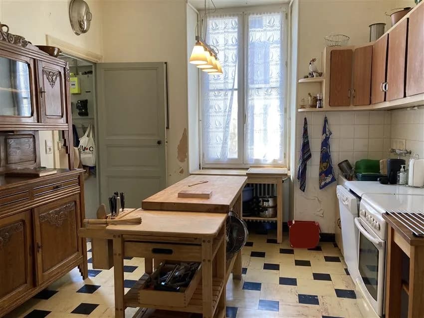 2 KITCHEN1.jpg