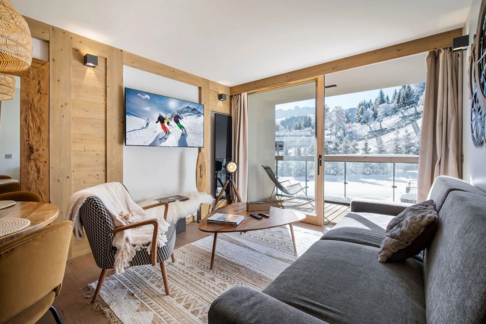 COURCHEVEL, DE FRANSKE ALPER - LEKKER LEILIGHET MED TERRASSE SENTRALT COURCHEVEL VILLAGE 