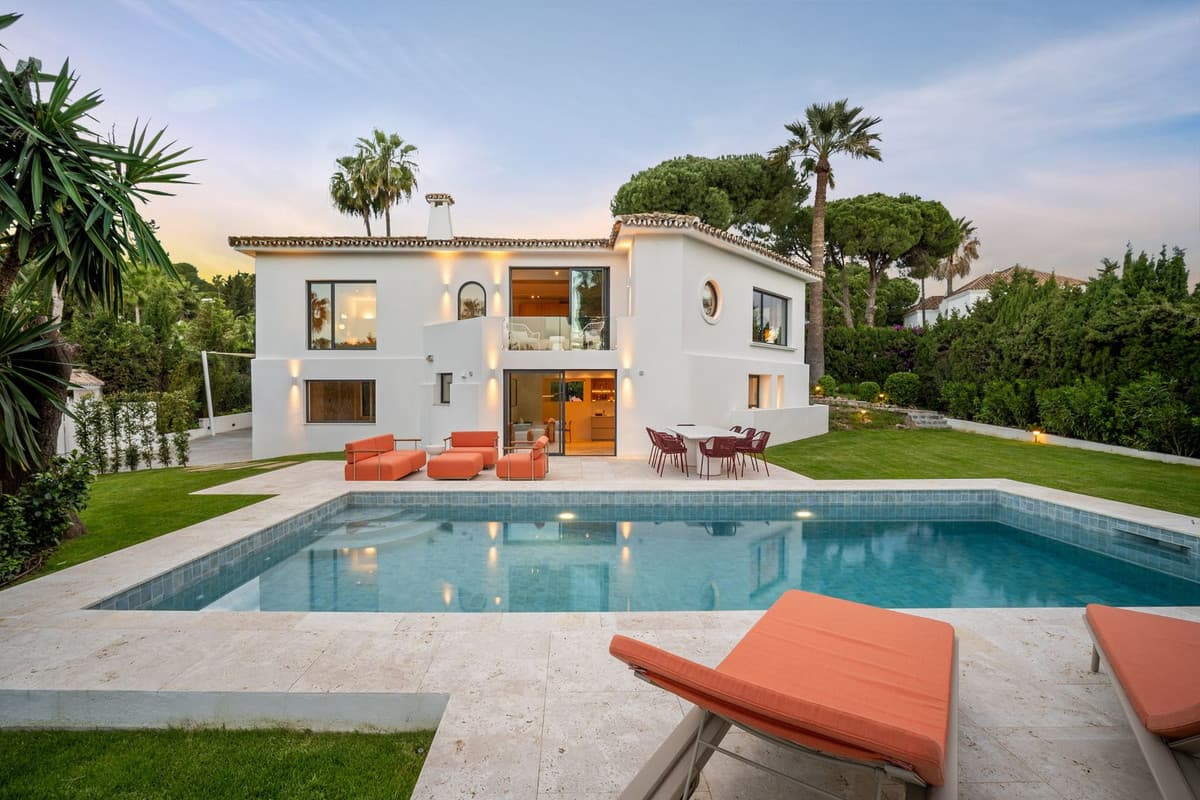 Costa del Sol - Nueva Andalucia - Moderne golfvilla i La Brisas med privat basseng – bilde 1