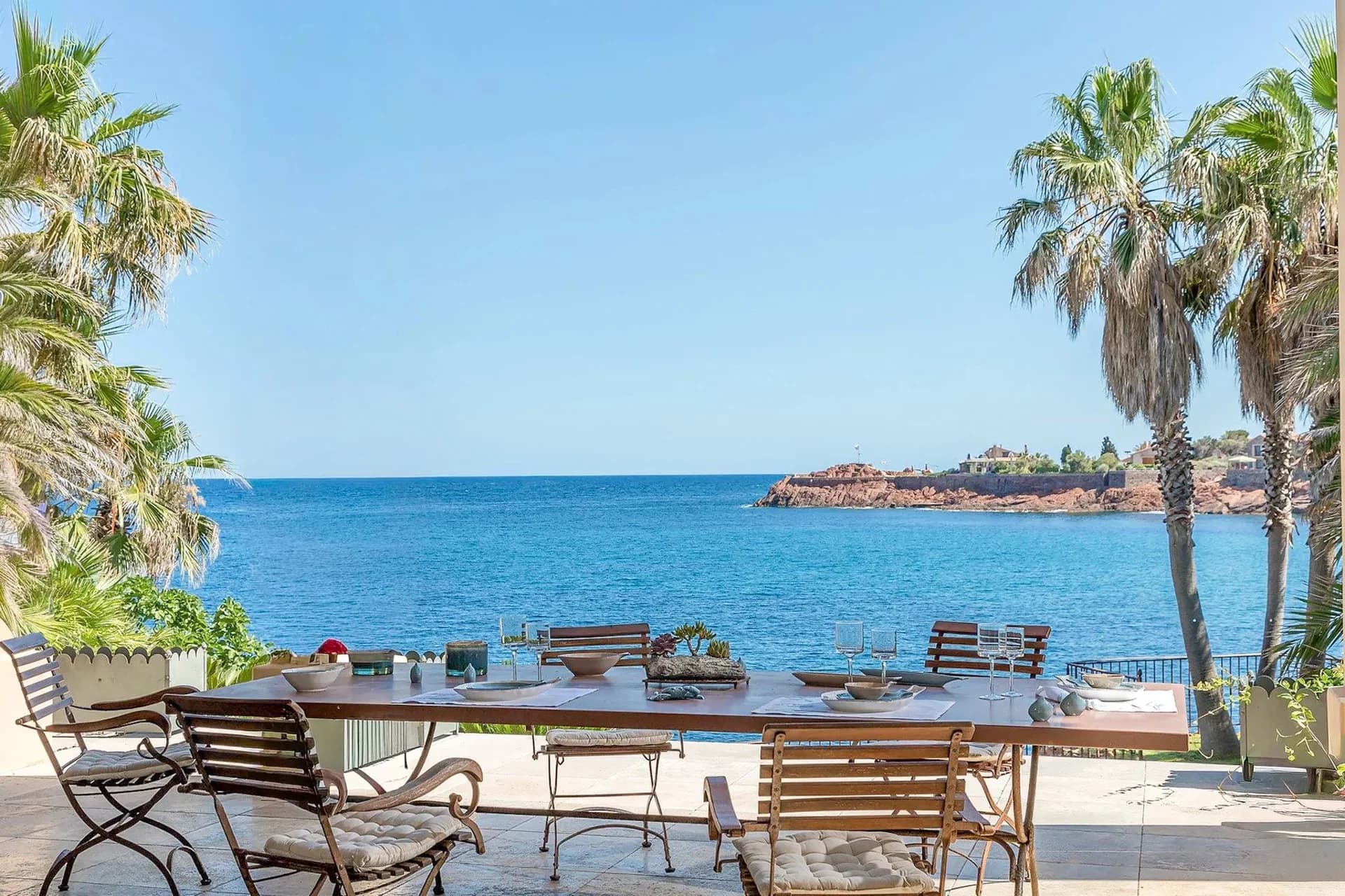 St. Raphael - Fantastisk villa med sjøfront