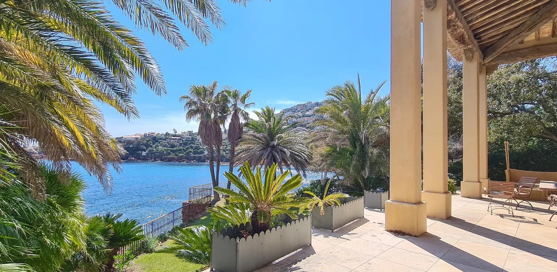 St. Raphael - Fantastisk villa med sjøfront – bilde 4