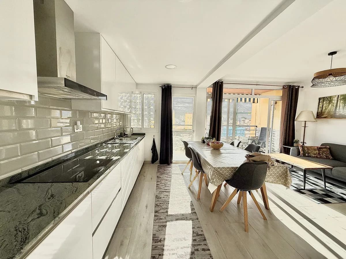 Fuengirola – Totalrenovert penthouse med 3 soverom, havglimt og kort vei til stranden – bilde 3
