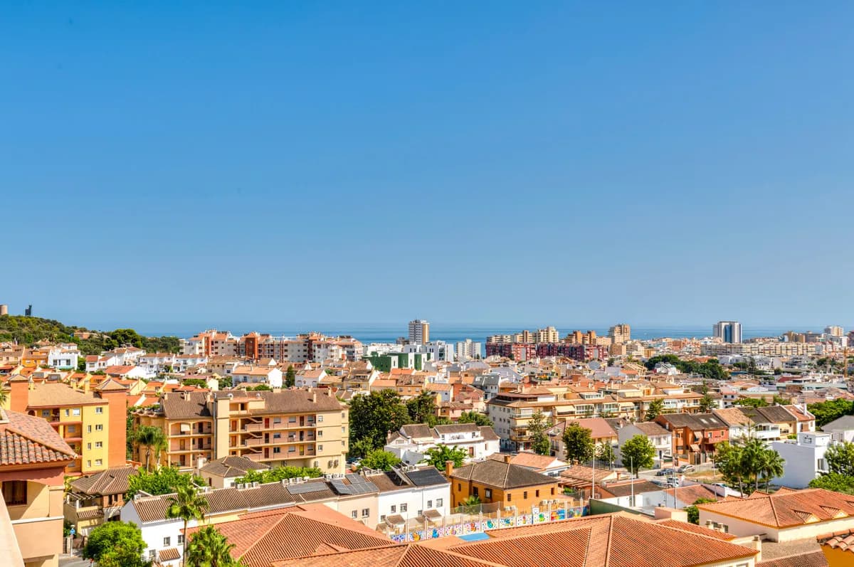 Fuengirola - Stilren leilighet med panoramautsikt, stor terrasse og heis