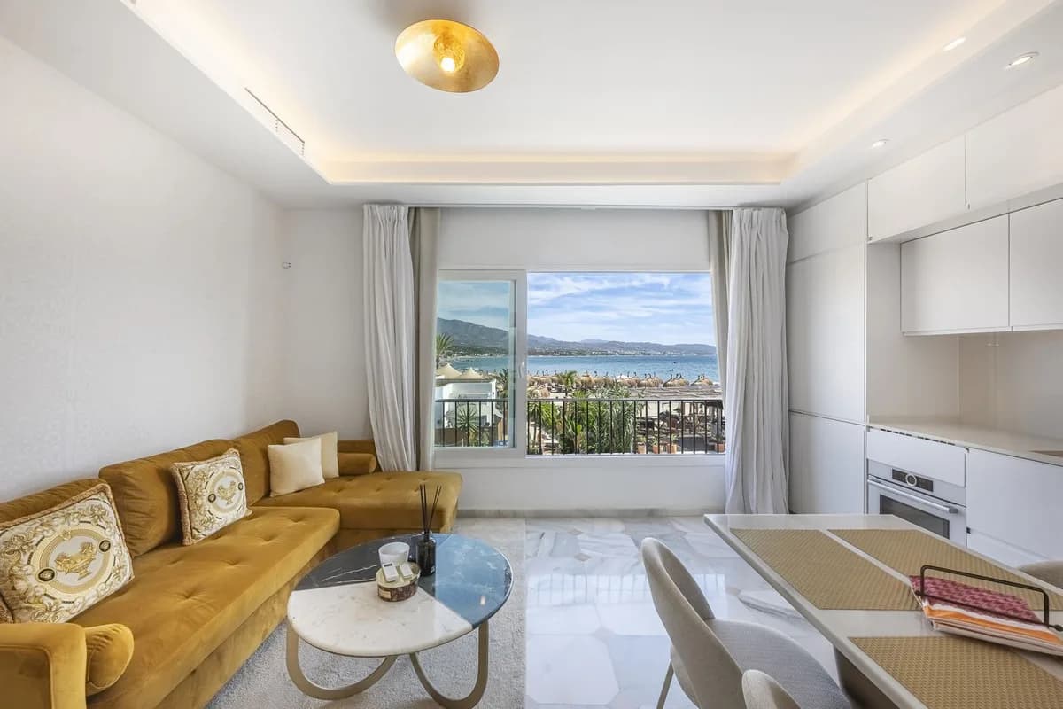 Puerto Banús – Frontlinje til stranden og turistlisens – bilde 3