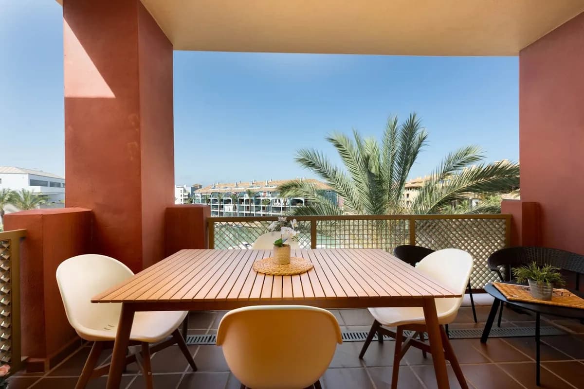 Sotogrande Marina – Leilighet med turistlisens og marinautsikt – bilde 1