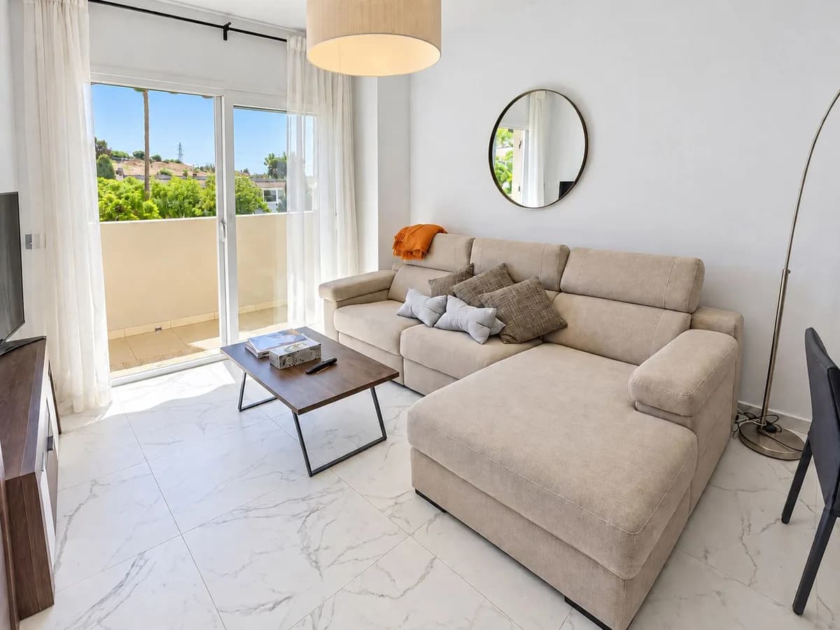 Nueva Andalucía – Innflytningsklar leilighet med 3 soverom og overbygget terrasse – bilde 2