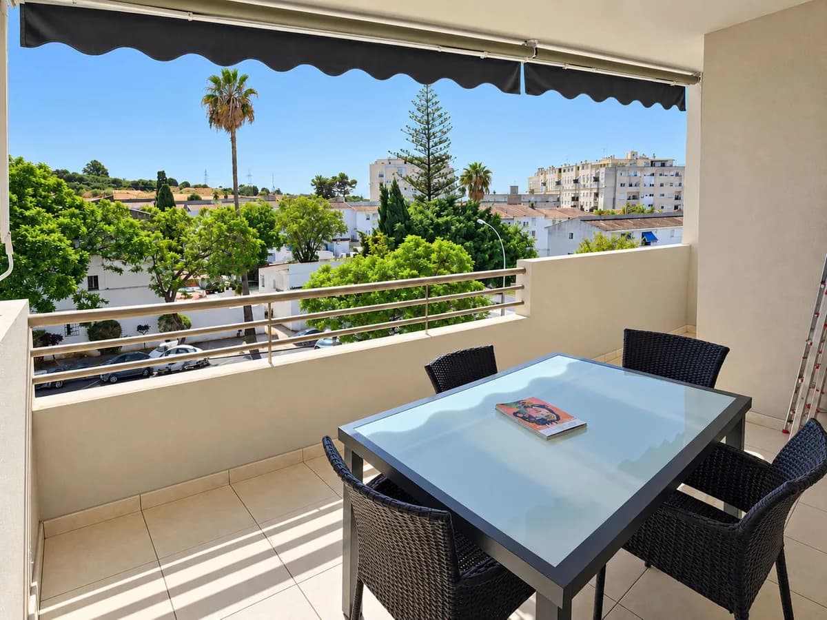 Nueva Andalucía – Innflytningsklar leilighet med 3 soverom og overbygget terrasse – bilde 5