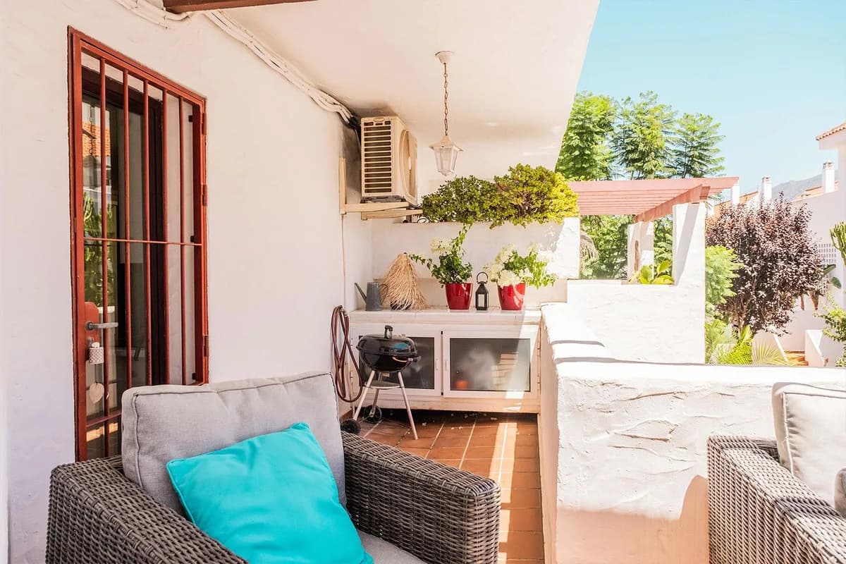 La Maestranza, Nueva Andalucía – Hjørneleilighet med 20 m² terrasse mot tropiske hager – bilde 2