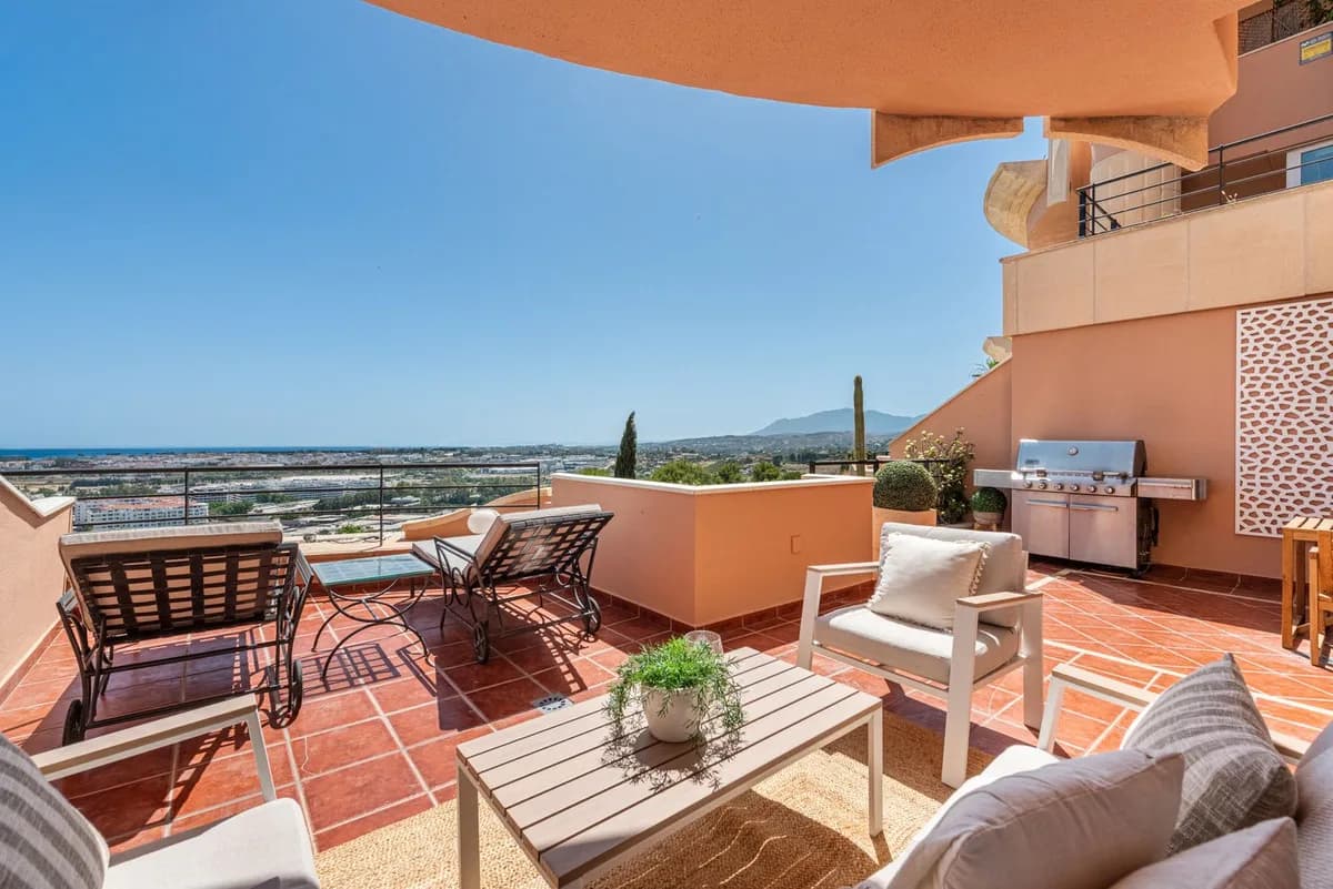 Golf Valley, Nueva Andalucía – Leilighet med panoramautsikt over havet og golfbanen – bilde 1