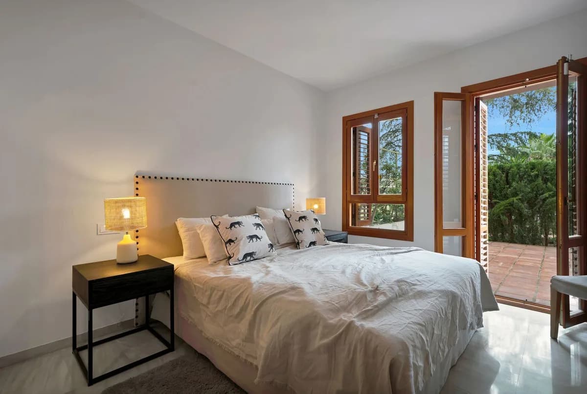 Alcores del Golf, Nueva Andalucía – Renovert leilighet i frontlinje til golfbanen med 87 m² terrasser – bilde 4