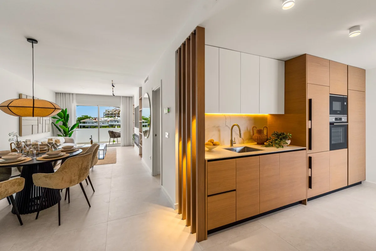 Los Dragos, Nueva Andalucía – Renovert duplex-penthouse i frontlinje til Aloha Golf – bilde 3