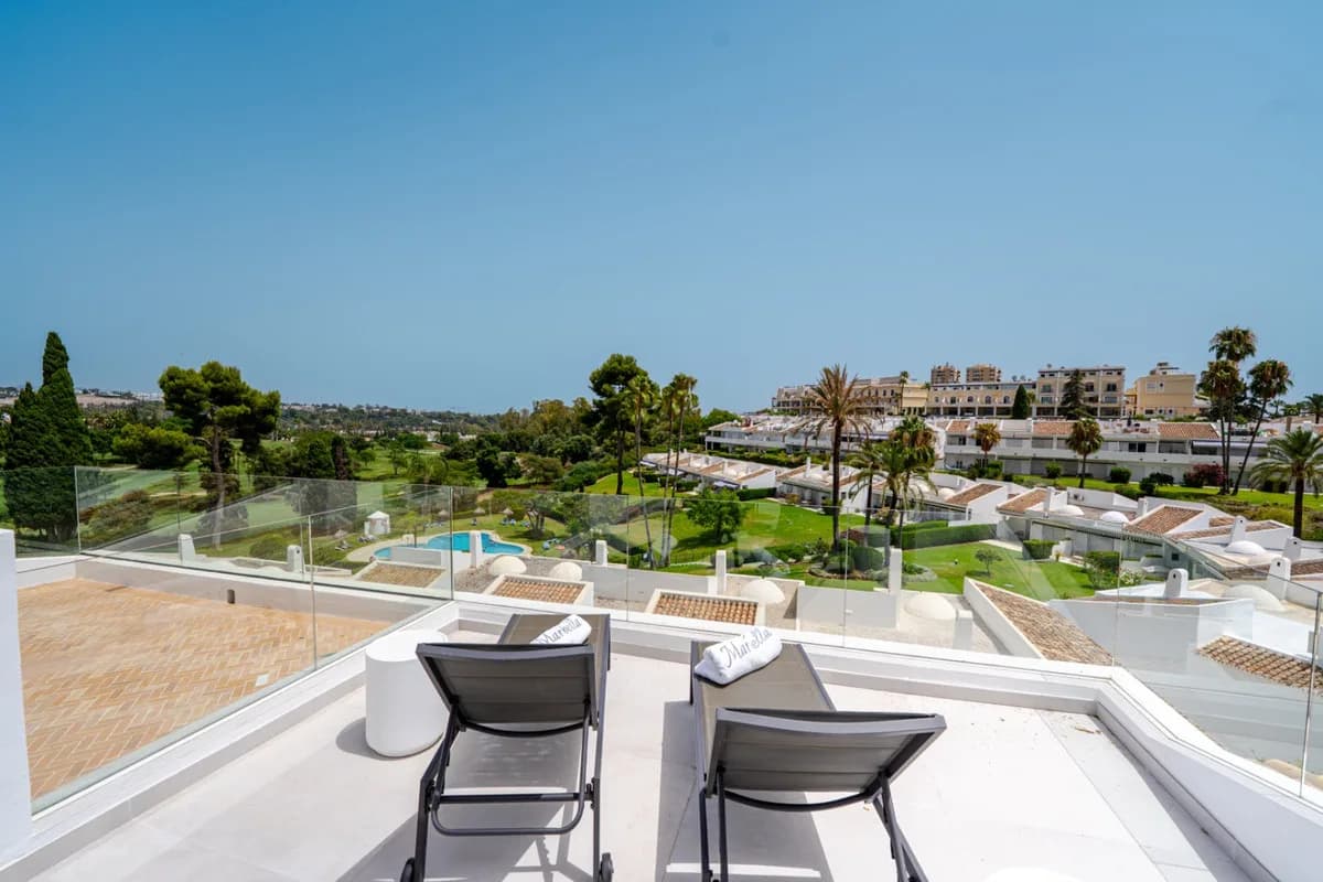 Los Dragos, Nueva Andalucía – Renovert duplex-penthouse i frontlinje til Aloha Golf – bilde 2