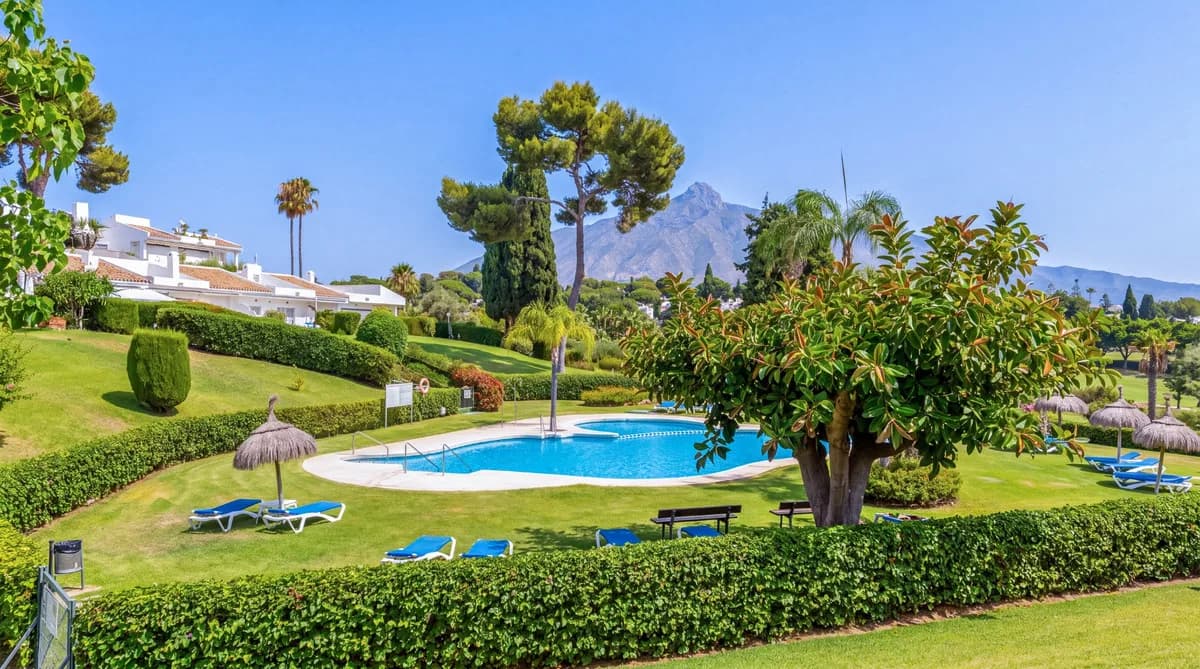 Los Dragos, Nueva Andalucía – Renovert duplex-penthouse i frontlinje til Aloha Golf – bilde 5
