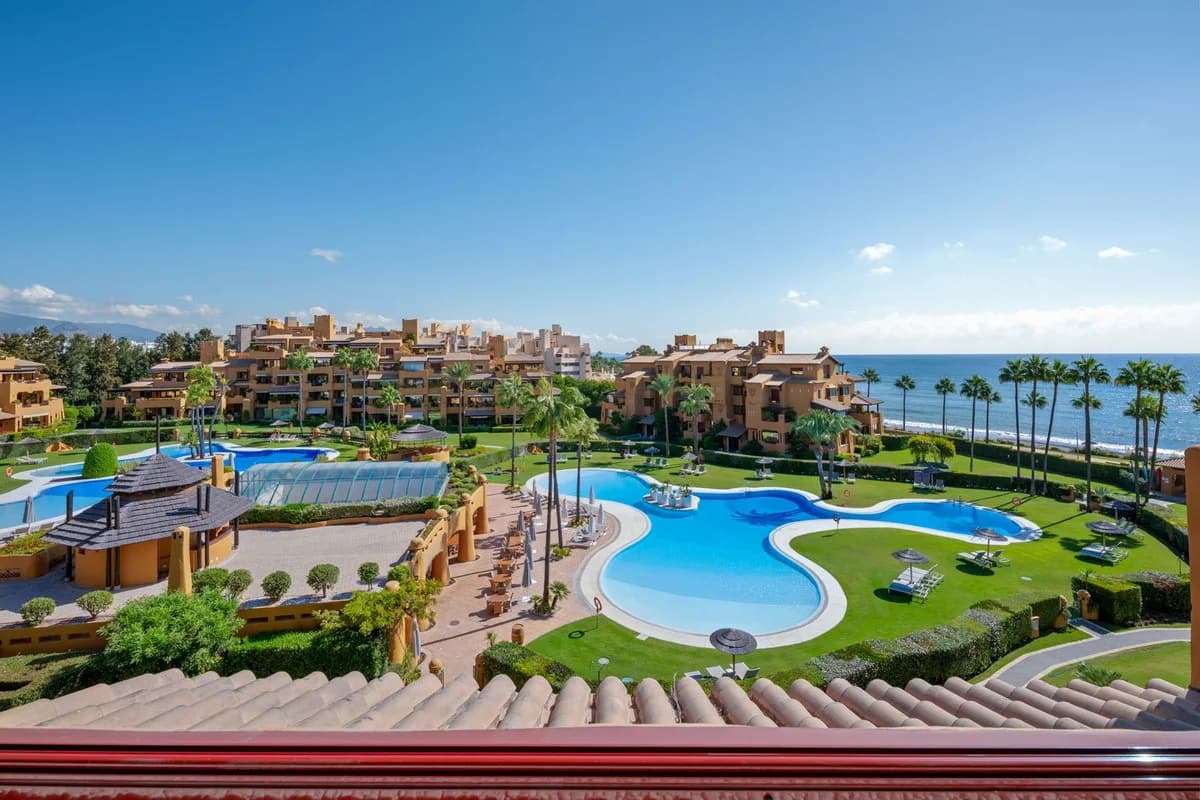 Granados del Mar, Estepona – Leilighet i første strandlinje med terrasse og sjøutsikt – bilde 1