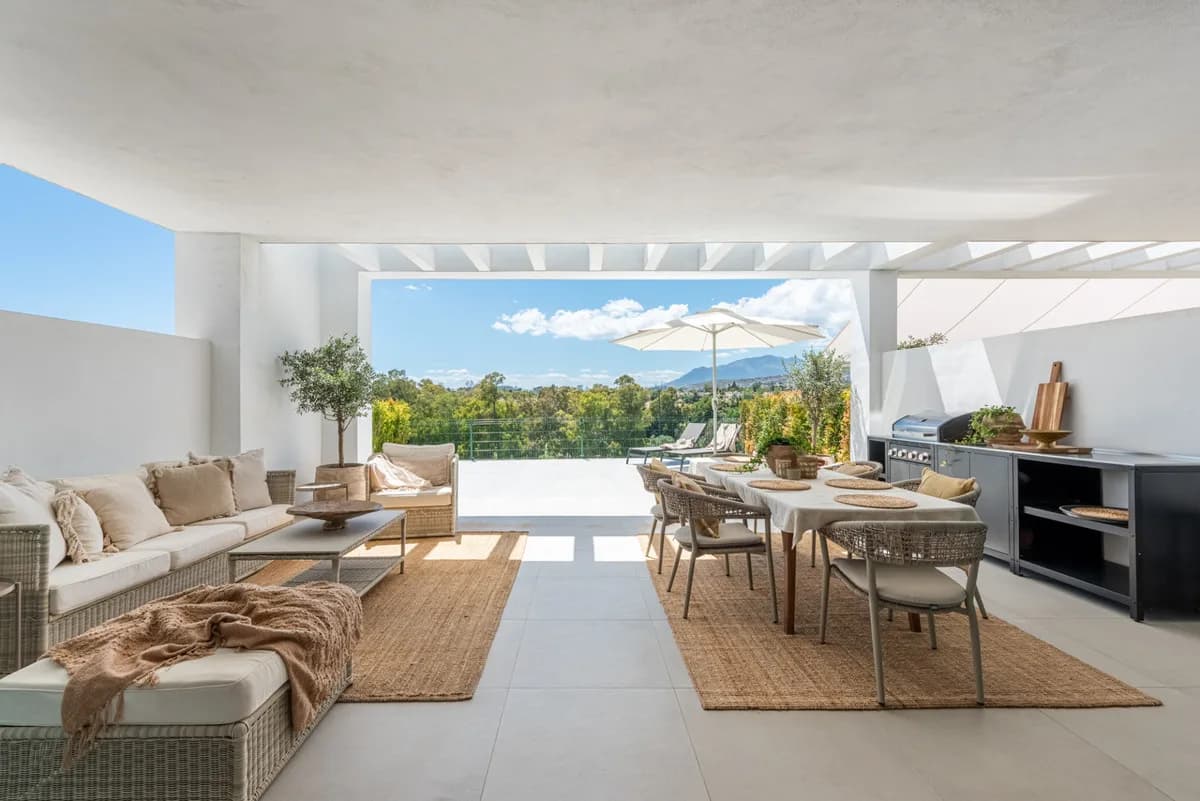 San Pedro de Alcántara – moderne rekkehus i Treetops med 4 soverom, privat hage og sol fra vest – bilde 1