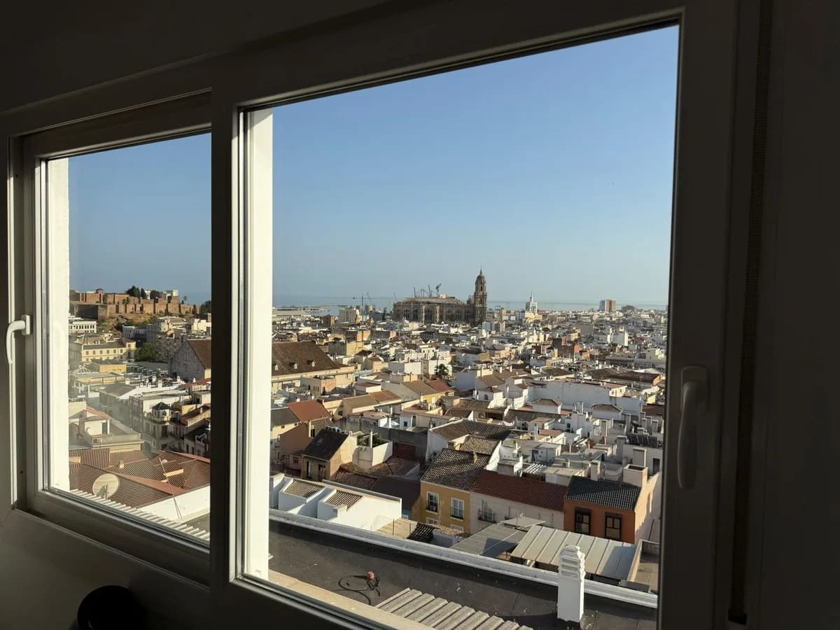 Málaga sentrum – renovert toppleilighet med panoramautsikt og heis – bilde 2