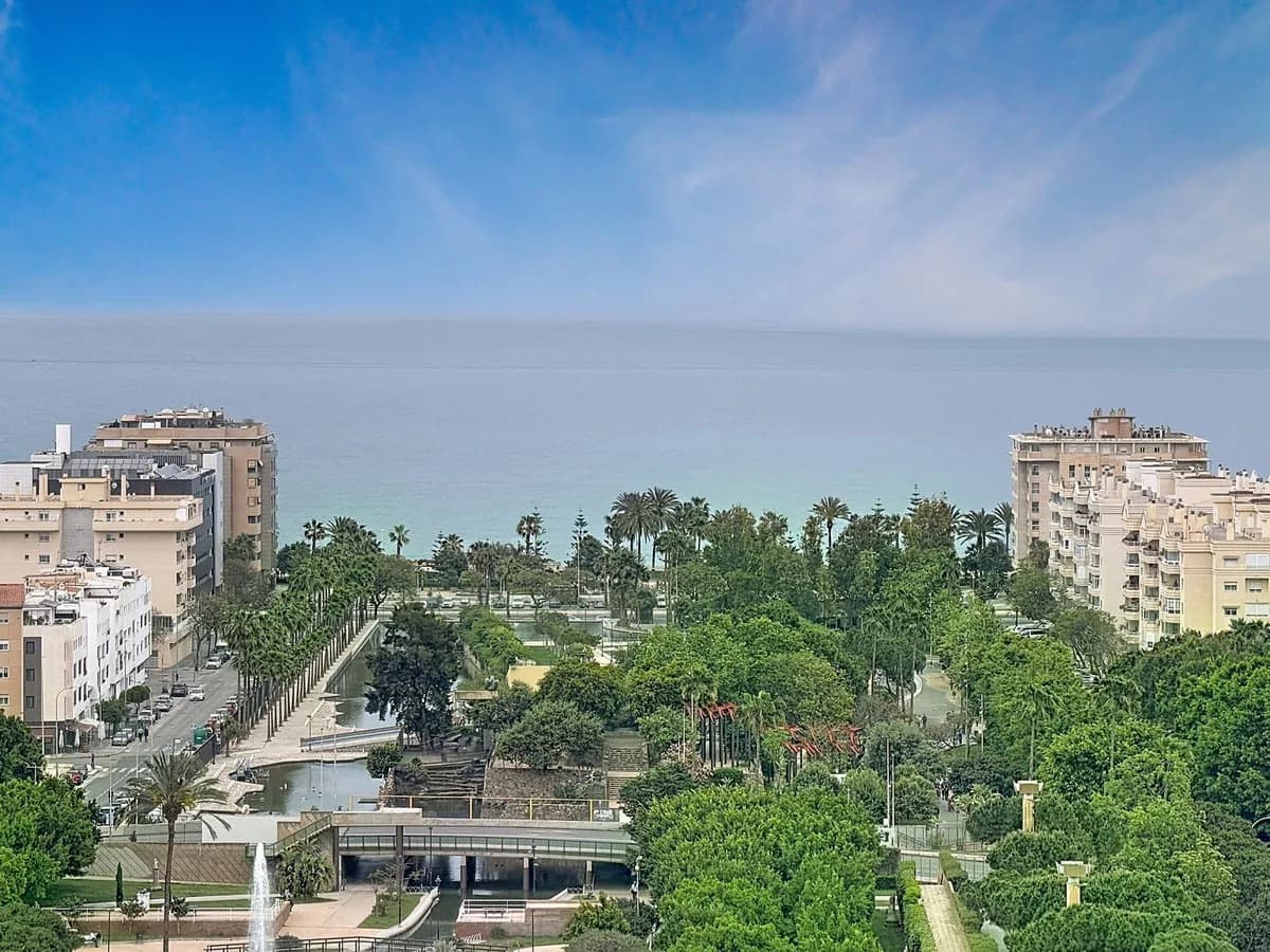 La Paz, Málaga – toppleilighet i 16. etasje med takterrasse og panoramautsikt over by, hav og fjell – bilde 3