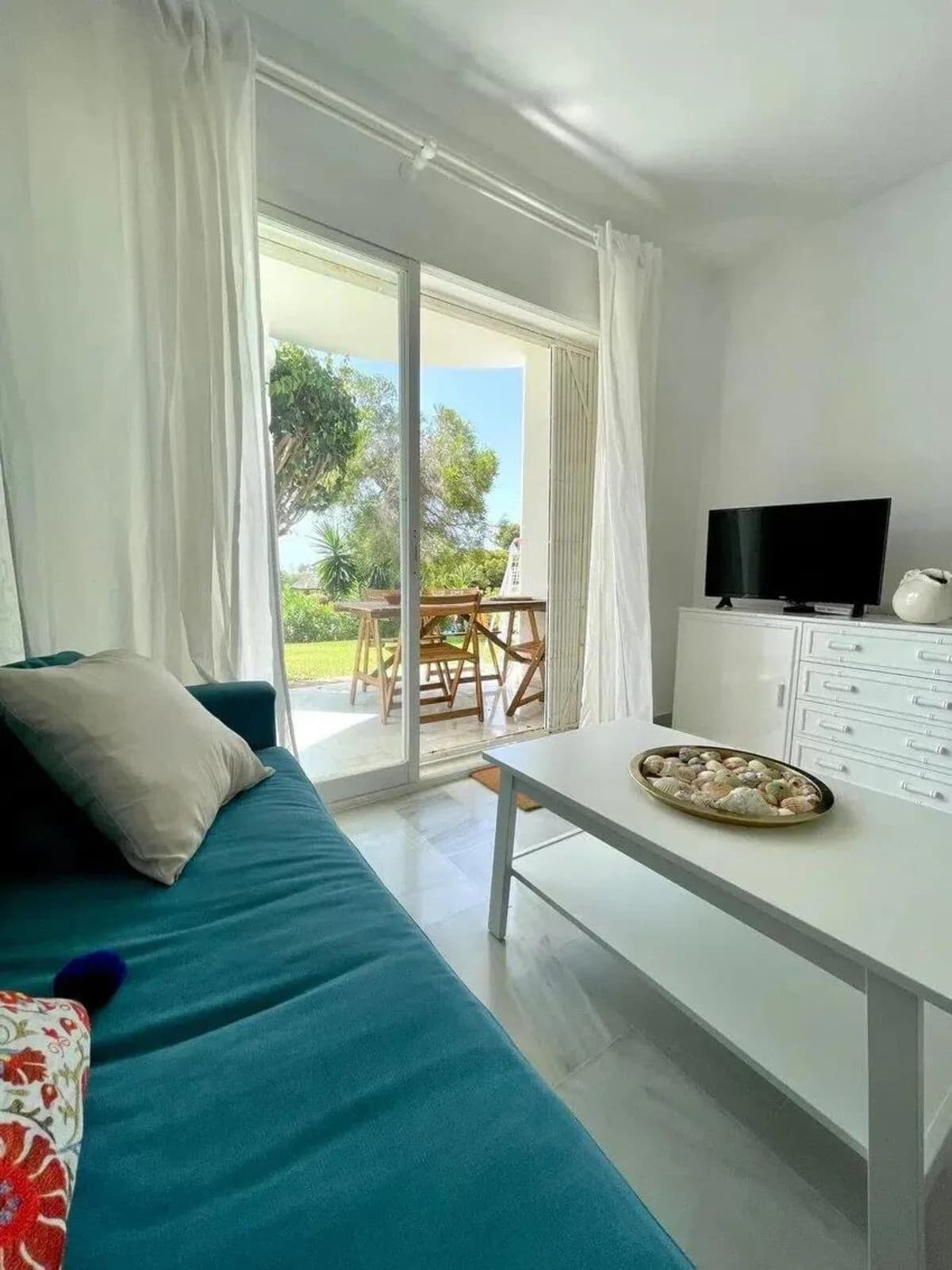 Calahonda – leilighet på bakkeplan med to soverom, privat terrasse og felles basseng i lukket anlegg – bilde 3