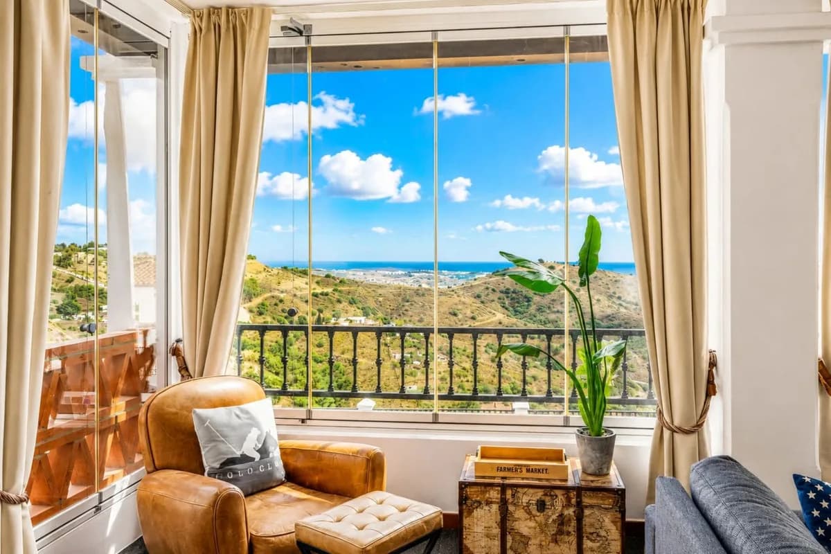 Calahonda – leilighet med panoramautsikt over havet, glassinnkledd terrasse og fem felles basseng – bilde 3