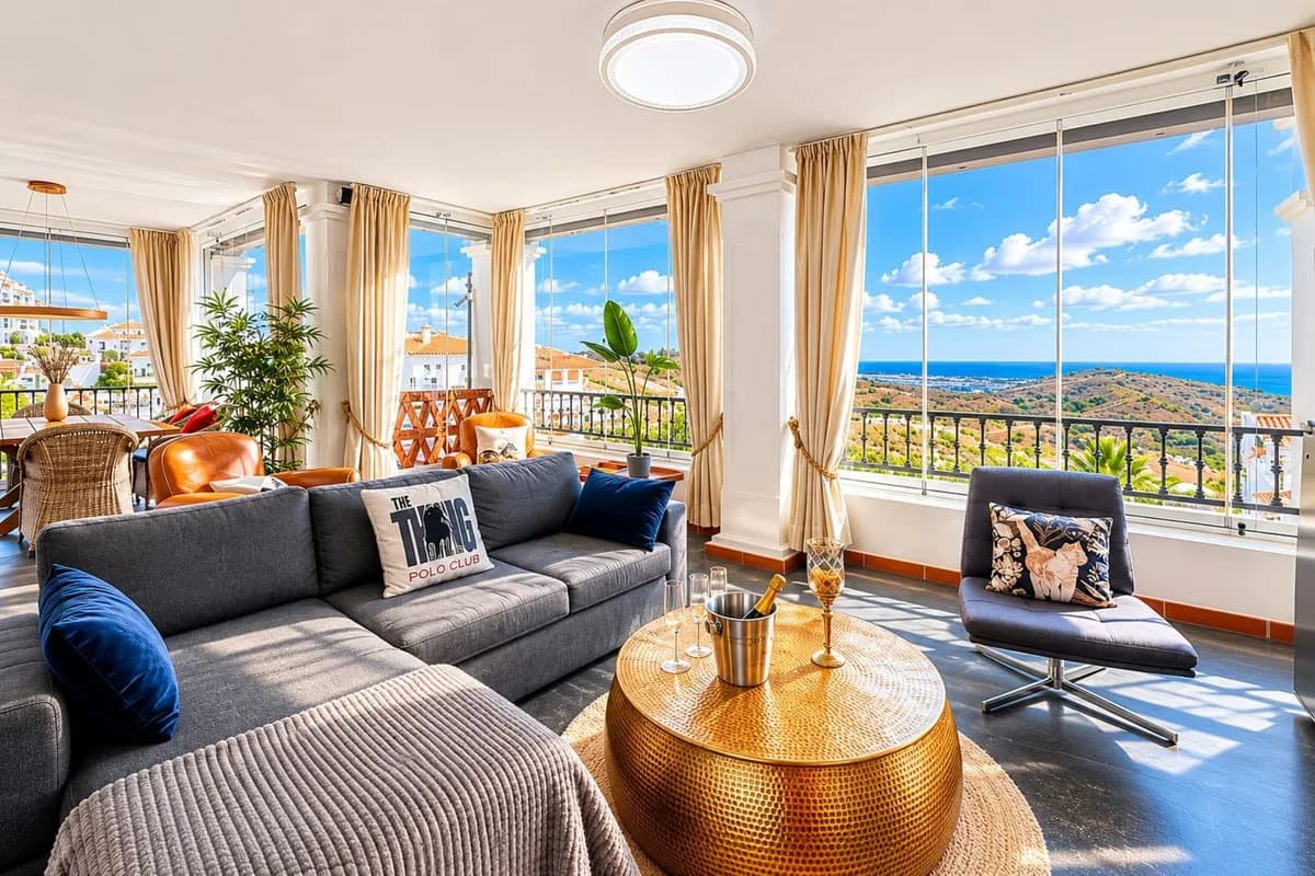 Calahonda – leilighet med panoramautsikt over havet, glassinnkledd terrasse og fem felles basseng – bilde 1