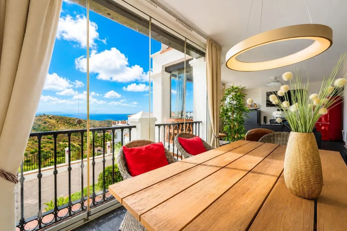 Calahonda – leilighet med panoramautsikt over havet, glassinnkledd terrasse og fem felles basseng – bilde 4
