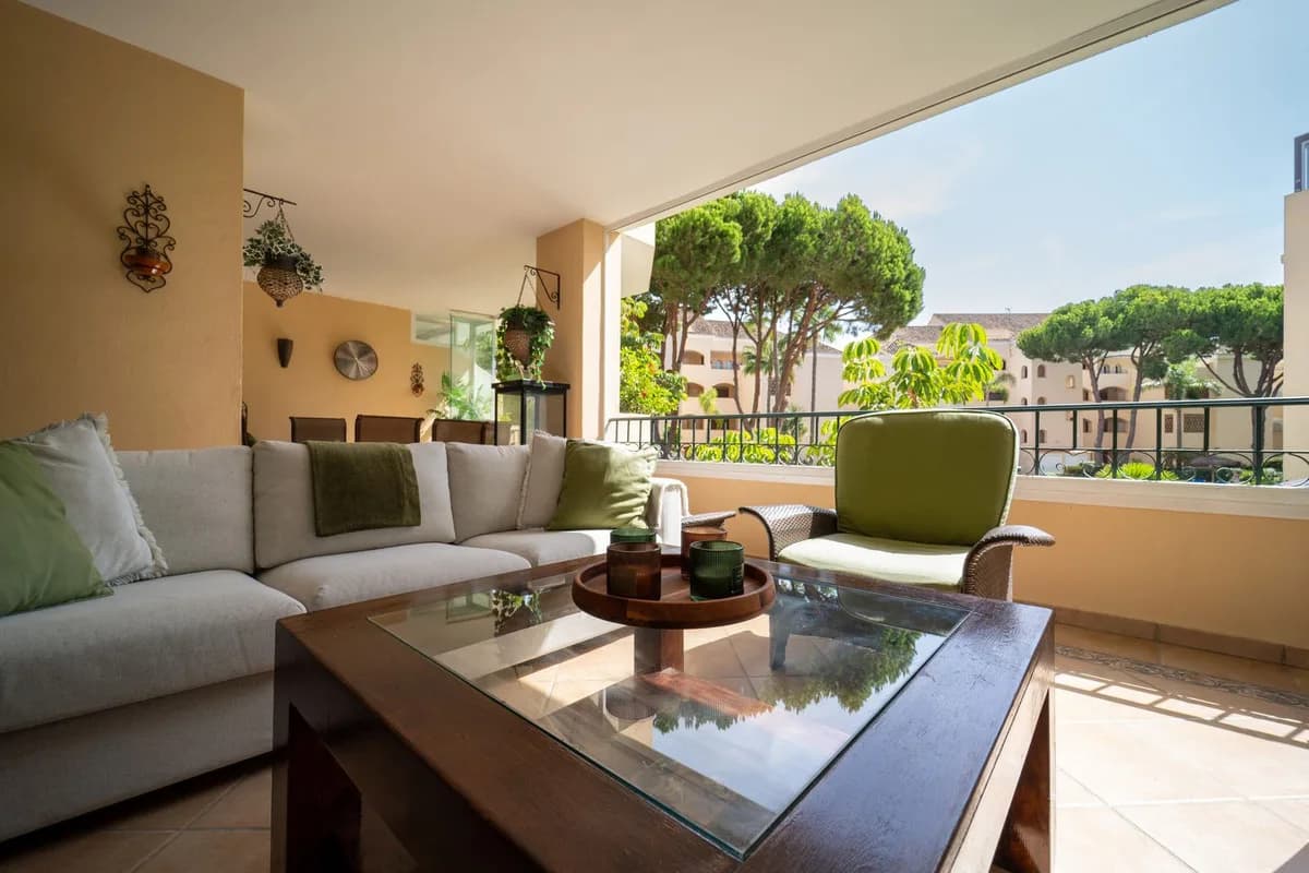 Elviria – Leilighet i Hacienda Playa med tre soverom, sørvendt terrasse og garasje – bilde 1