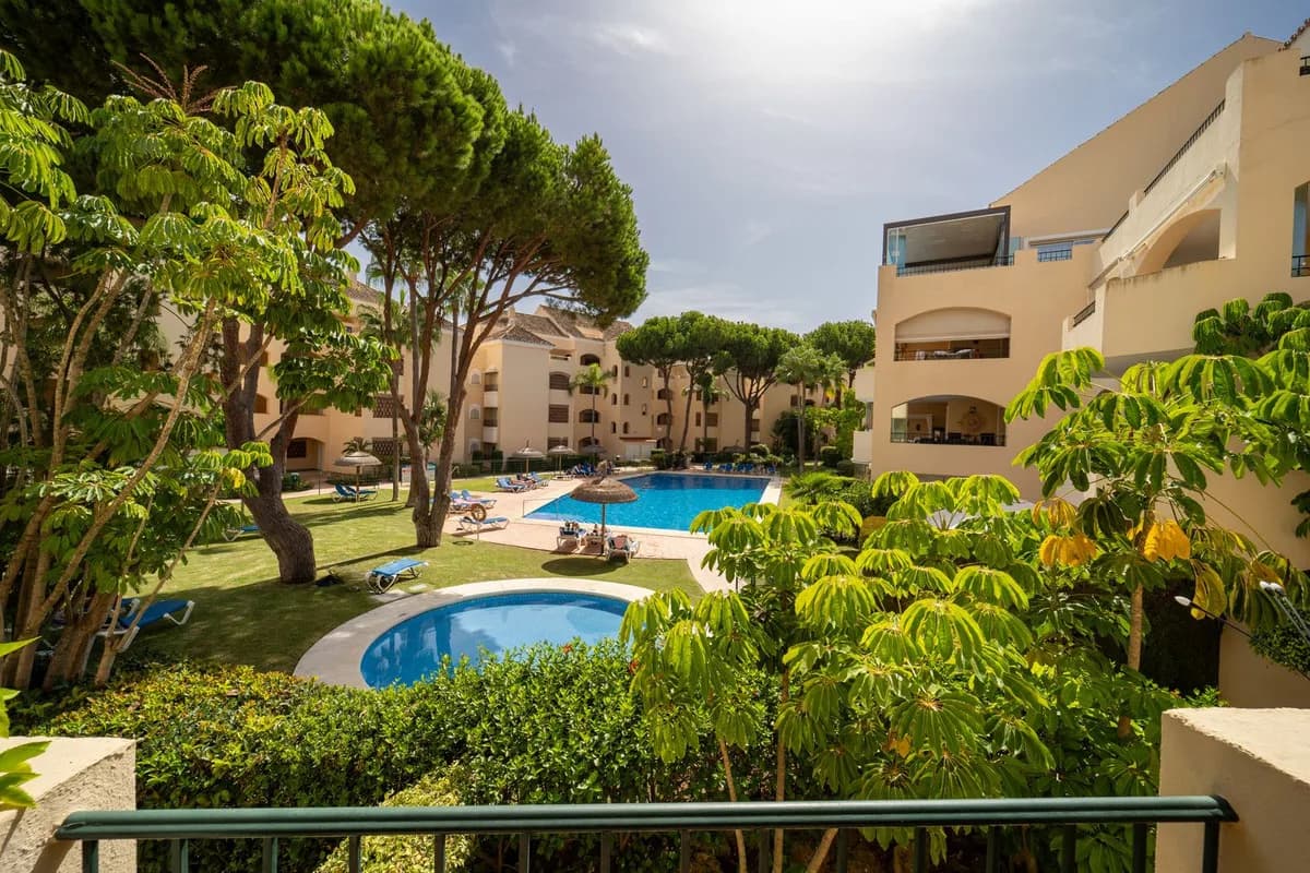 Elviria – Leilighet i Hacienda Playa med tre soverom, sørvendt terrasse og garasje – bilde 2