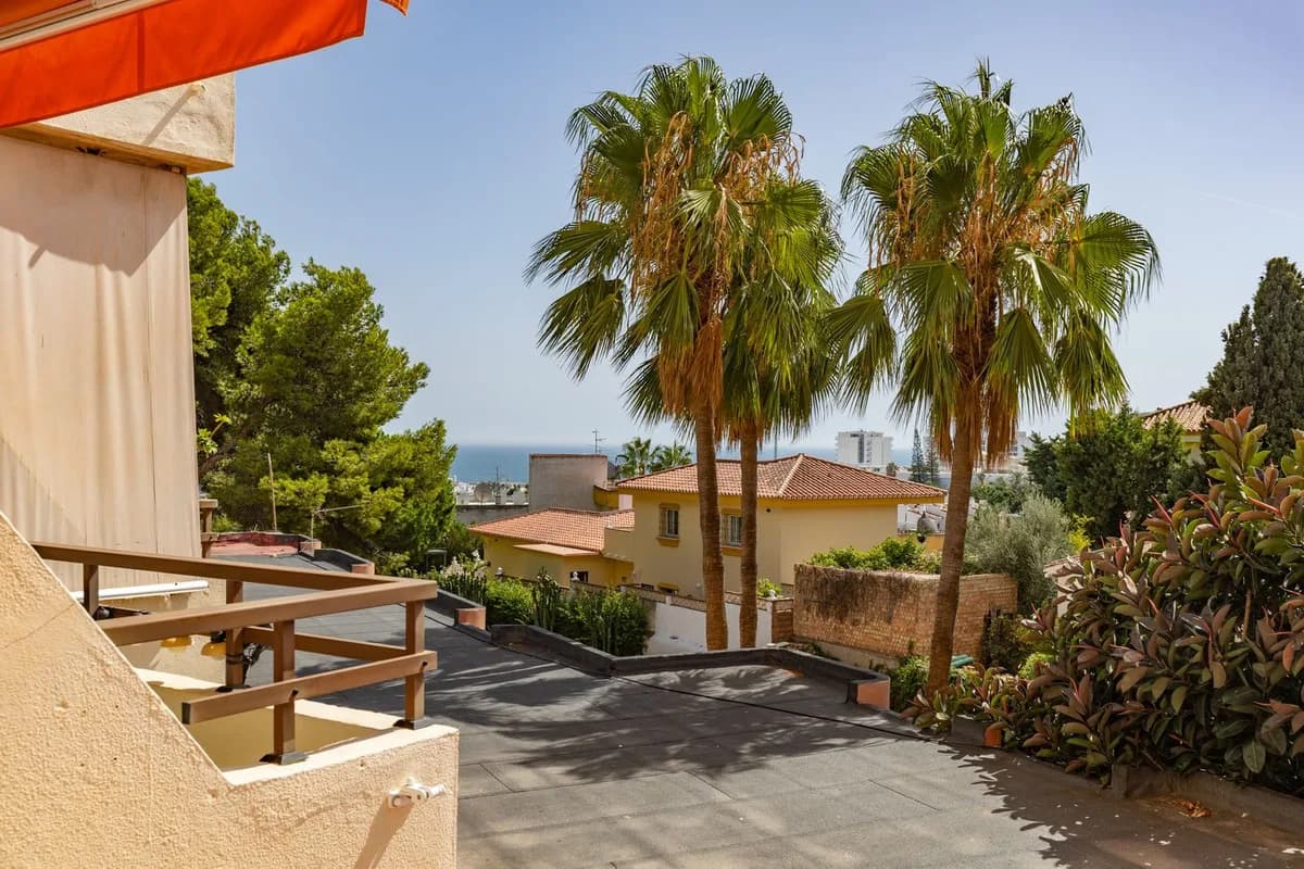 Torremolinos – Leilighet med ti minutters gange til Puerto Marina og stort fellesbasseng – bilde 1
